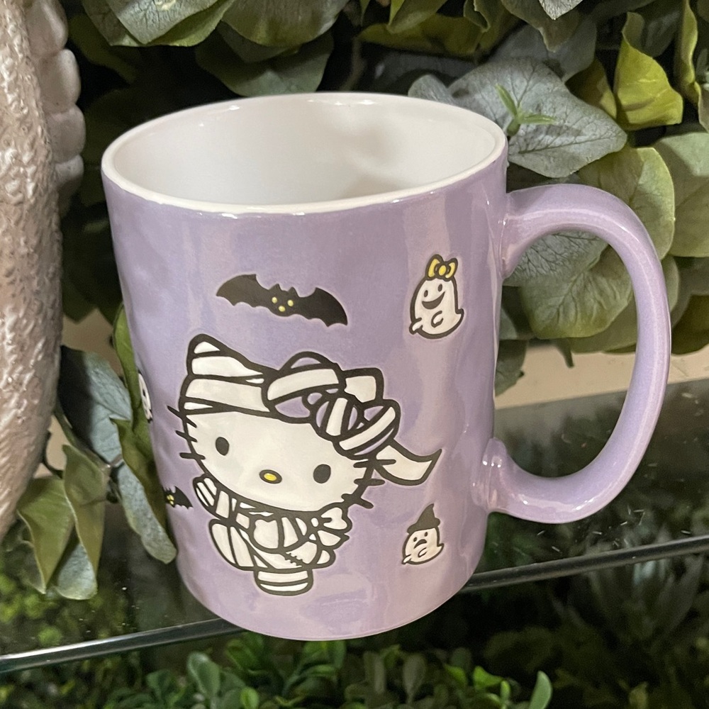 Sanrio Halloween Hello Kitty Mummy Costume &Ghosts Purple Ceramic Coffee Mug NWT